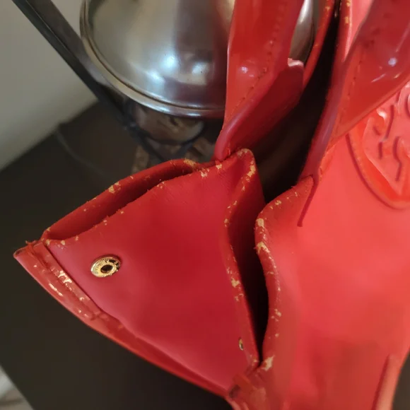 Tory Burch Red Shoulder Bag with Circular Emblem - Picture 8 of 9